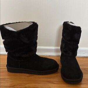 Koolaburra Black Winter Boots Suede with fur Dezi short